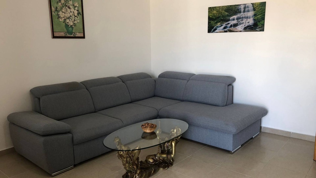 Shengjin Apartment | Beach apartment with sea views