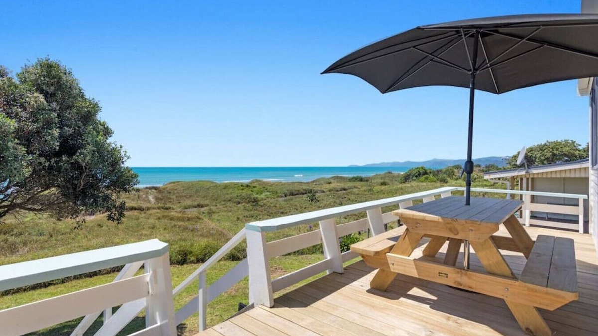 Tirohanga House | Beach Bach on the Dune Trails