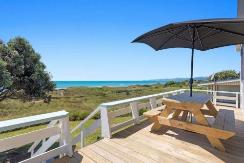 Tirohanga House | Beach Bach on the Dune Trails