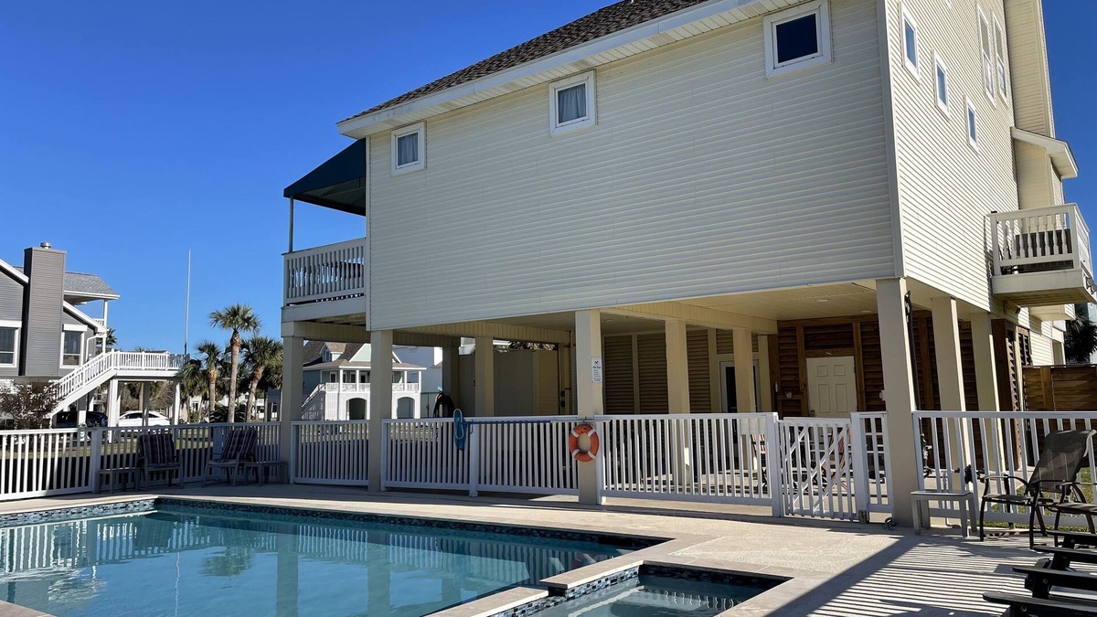 Pirates Beach West House | Beach Bandit! - Private Pool & Spa - Walk to the Beach! - Level II EV Charger