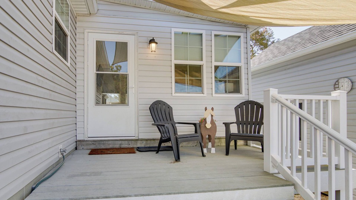 Chincoteague Cottage | Beach Bay Pony Place w/Ponies: 1 Mi to Water!