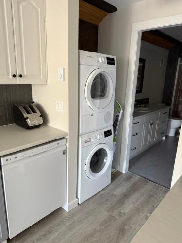 Grand Forks House | Beach Bed and Breakfast