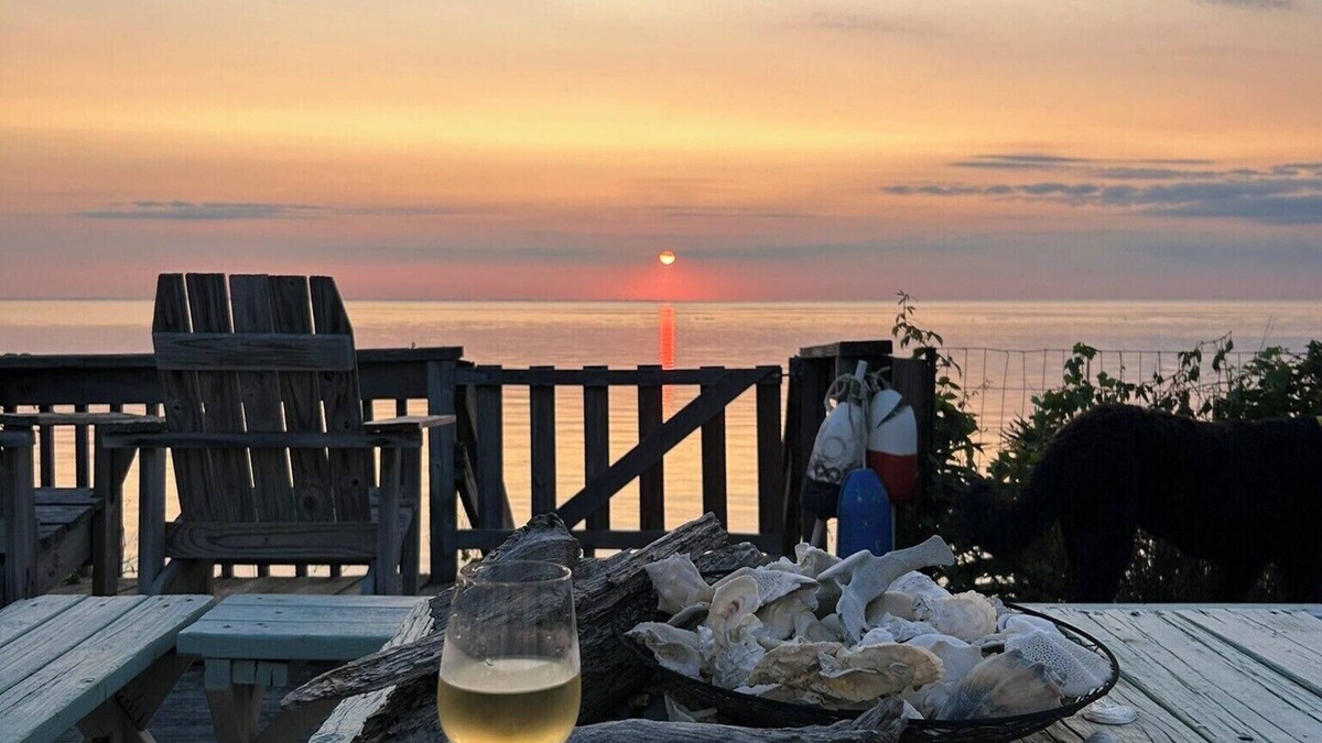 Birdsnest Cottage | Beach Bettie's - Serene, charming cottage located on the Chesapeake Bay!