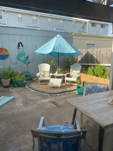 Galveston House | Beach Blanket Bungalow - A Wonderful townhome near the beach