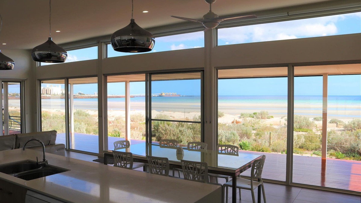 North Beach House | Beach Bliss Wallaroo nAbsolute beachfront location - step straight onto the sand
