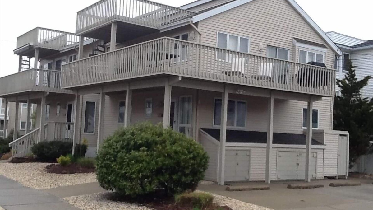 Gold Coast Condo | Beach Blk Condo 4bdrm/2 Baths O/S Shwr/2 Decks Ocean View