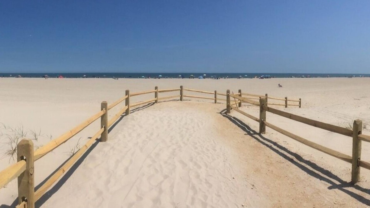 South End Condo | Beach Block 1st Floor,4 Bedroom, Steps from Beach
