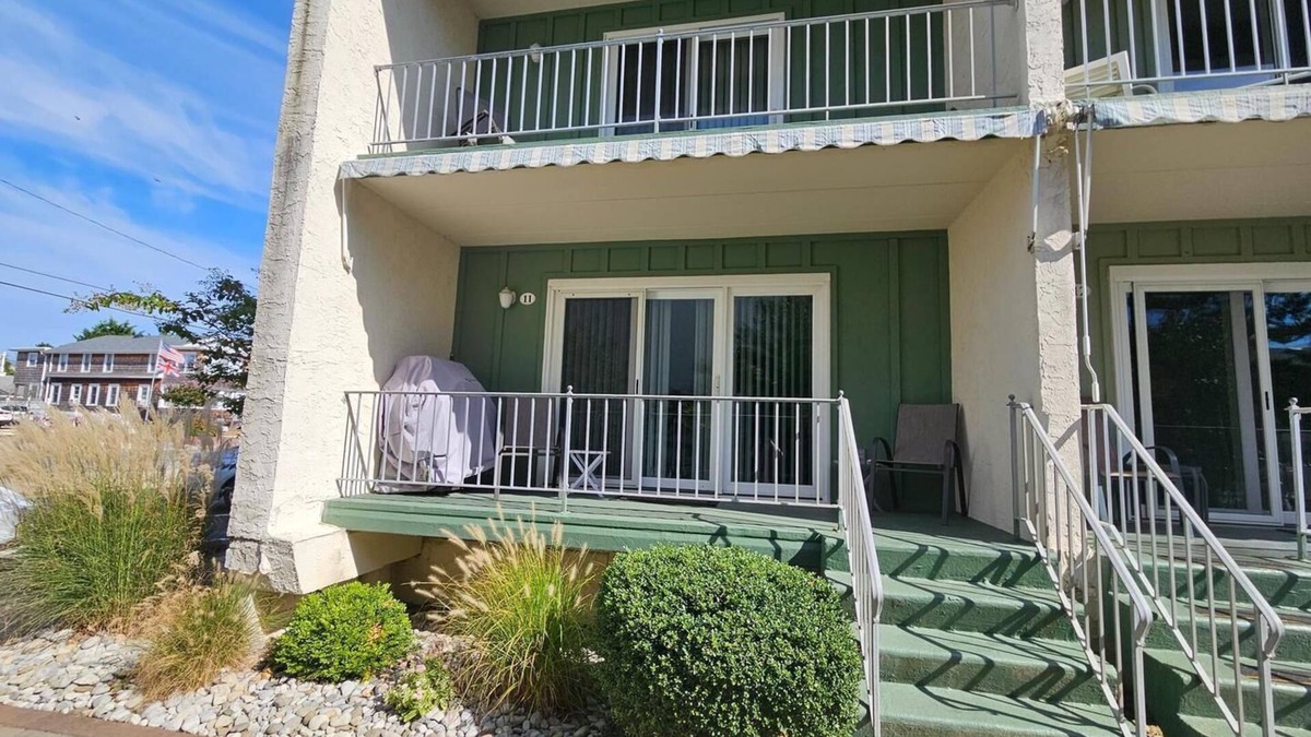 Ship Bottom House | Beach block 2 bed/2.1 bath TownHome with heated pool.