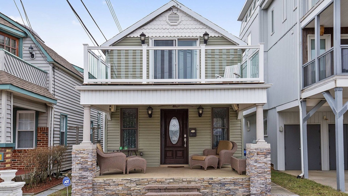 Bradley Beach House | Beach Block Bradley Beach, NJ 3 Houses to Beach