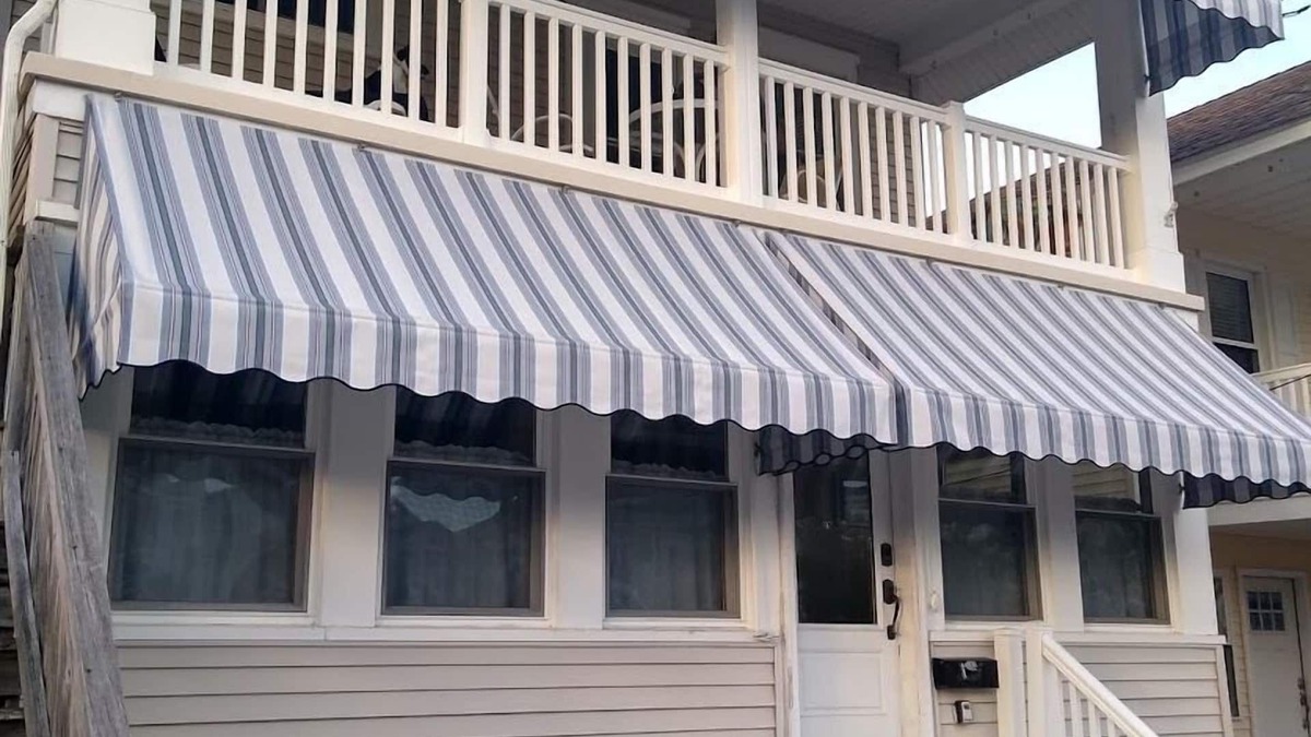 North End House | Beach Block, Pet Friendly, Big Open Porch! Now booking for 2025