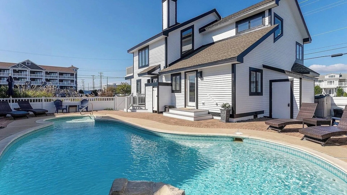 Avalon House | Beach block with Private, Heated Pool!