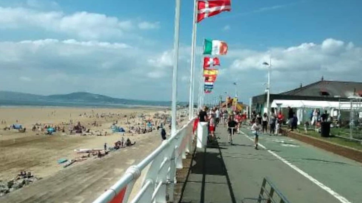 Port Talbot House | Beach Break Aberavon Large Seaside House sleeps 8 South Wales