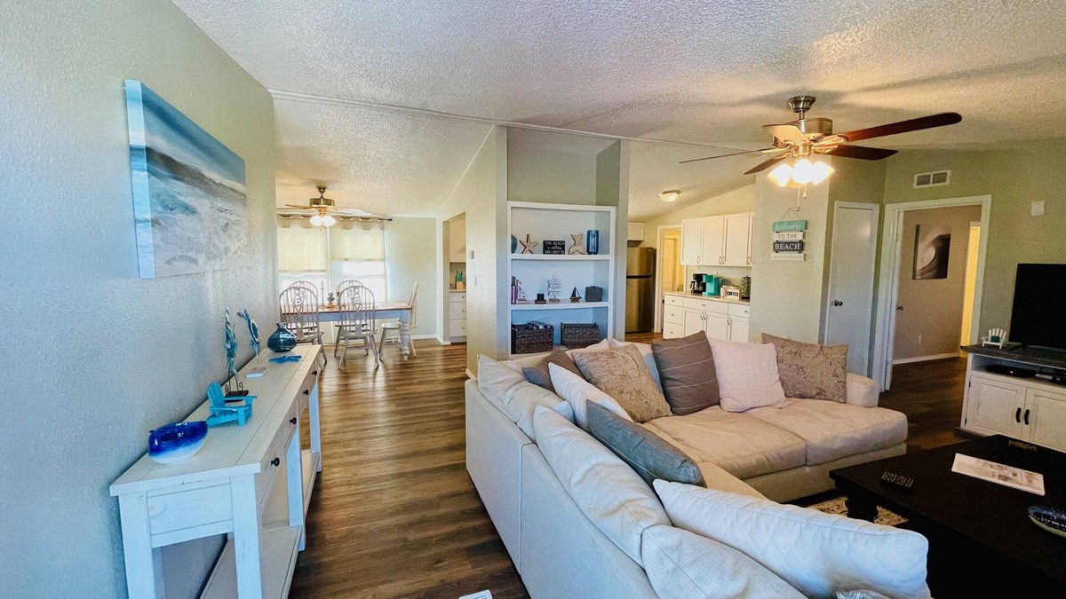 Mead House | "Beach Break" less than 10 minutes from Lake Texoma and Choctaw Casino