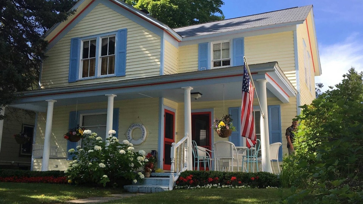 Frankfort Apartment | Beach Breeze Cottage Upstairs, just steps from the beach, sleeps 4