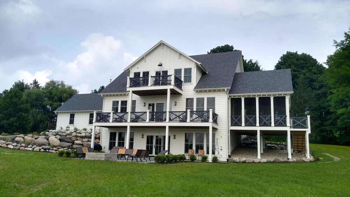 Riverside House | BEACH BREEZE-STUNNING LAKEFRONT HOME-170' Sand Beach-Porch-Deck-Firepit-Ensuite