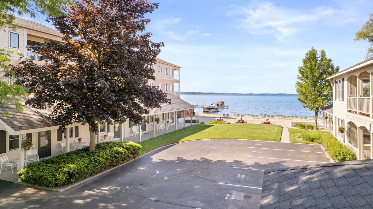 Traverse City Cabin | Beach Bungalow 1 Summ