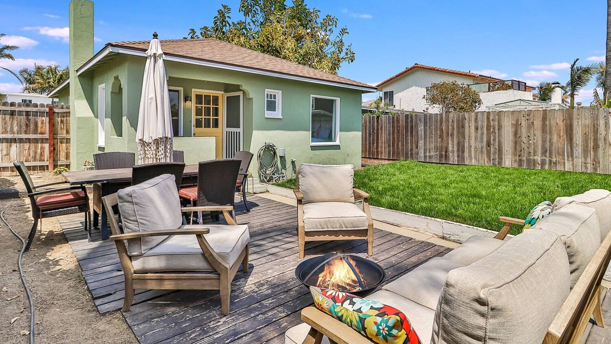 Pierpont Bay House | Beach Bungalow-1920s Charmer- Dog Friendly - Pierpont Ventura