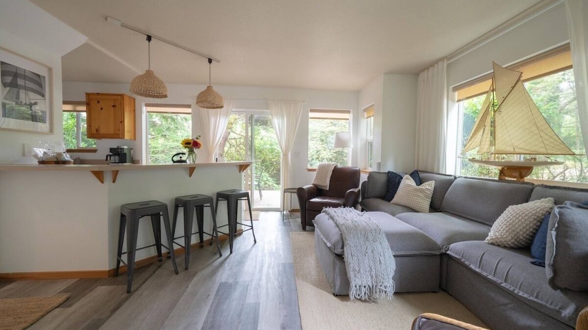 Tolovana Park House | Beach Bungalow 4 - 700ft to Beach - Dogs Ok!