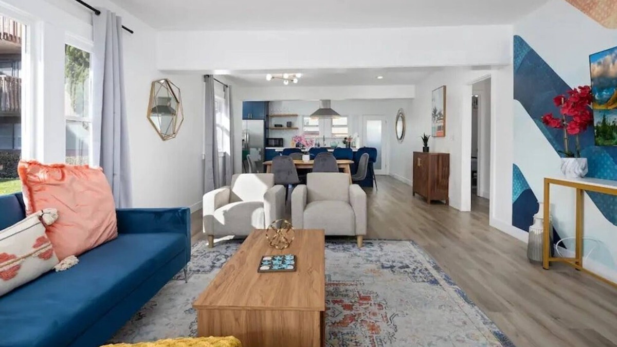 Bluff Heights House | Beach Bungalow Home in Long Beach 2B1B + Parking