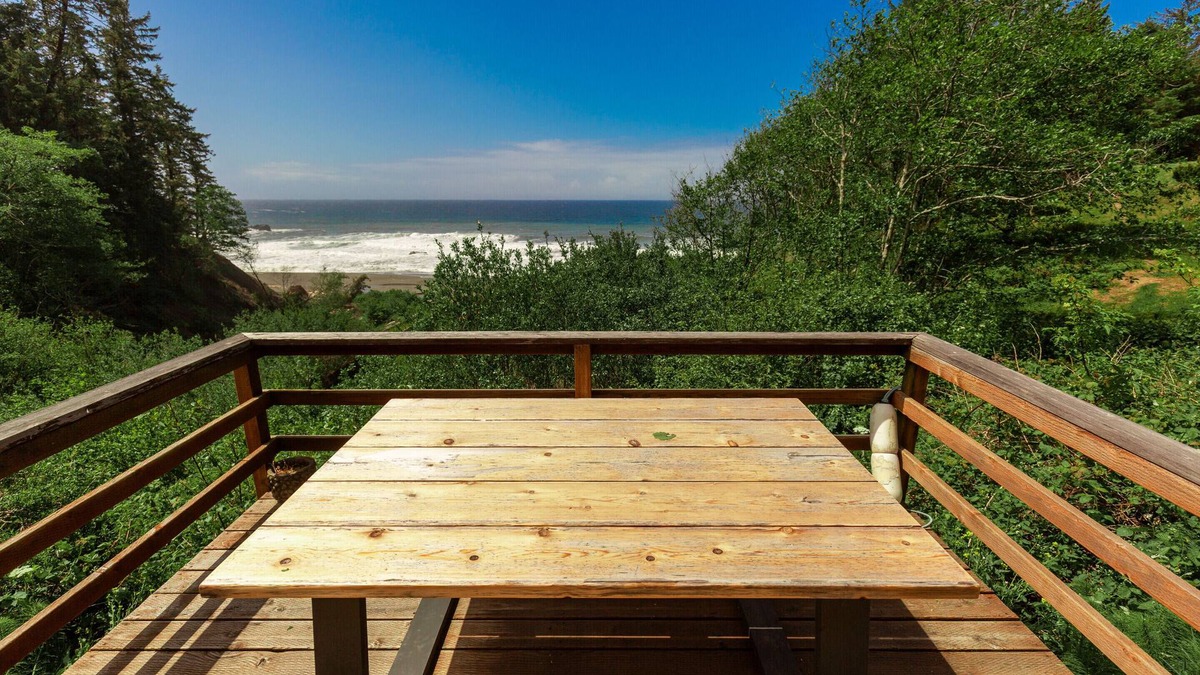 Brookings House | Beach Bungalow - Oceanfront and Private Beach