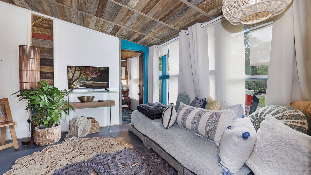 Jacksonville Beach House | Beach Casita w/Treehouse. Cozy, Unique, hand-crafted. Pets Ok -10 min. - to Mayo