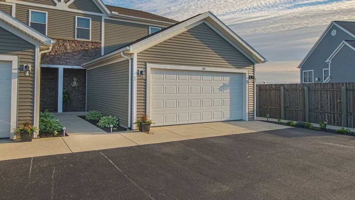 Celina Apartment | Beach Club Escape - Unit 301: 3 bed/2 bath Lakeside Condo w/HOT TUB!