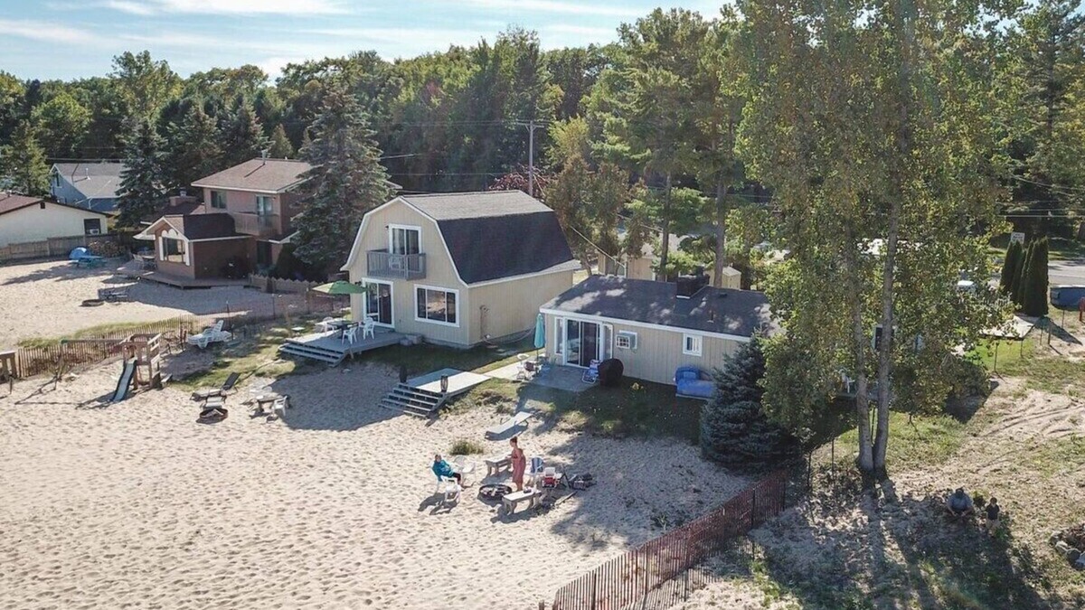 Oscoda House | Beach Club of Oscoda - All 4 Beachfront Cottages