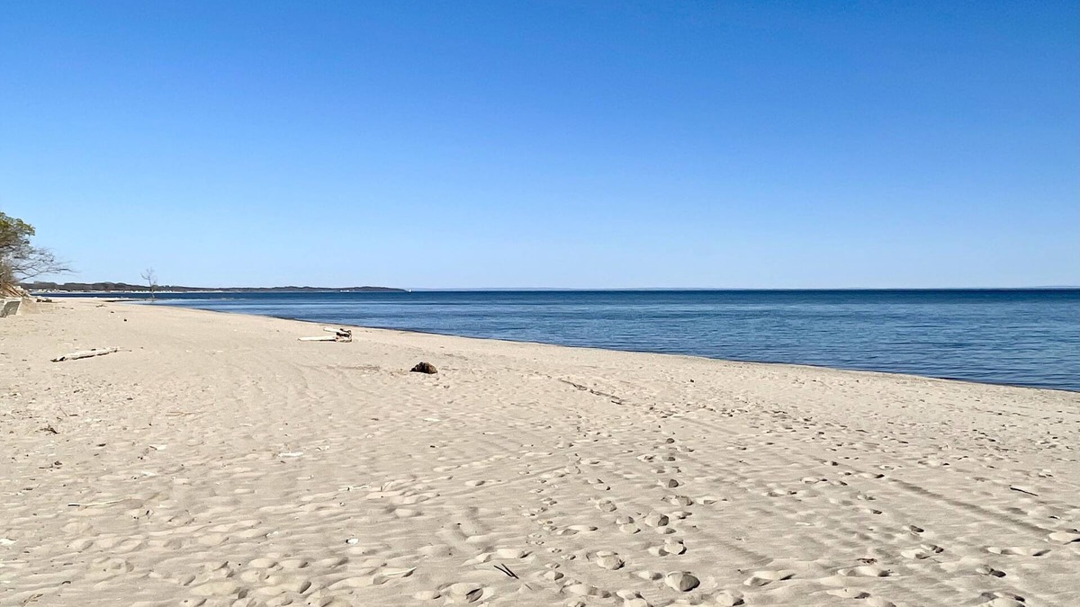 Port Colborne House | Beach cottage : 4 beds 2 baths : 200ft from the beach