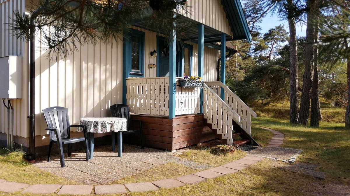 Yngsjo Cottage | Beach cottage in nature reserve with one minute to the sea and the white sand beach