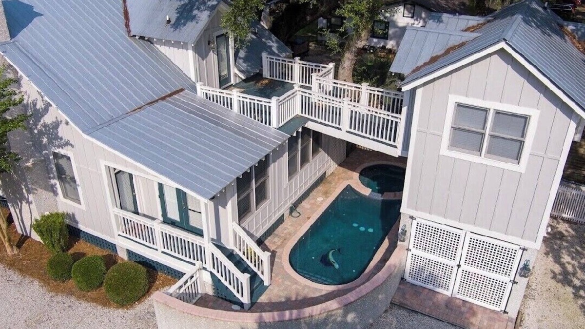 Saint Simons Island Cottage | Beach Cottage with Heated Spa & Private Pool-Pet Friendly