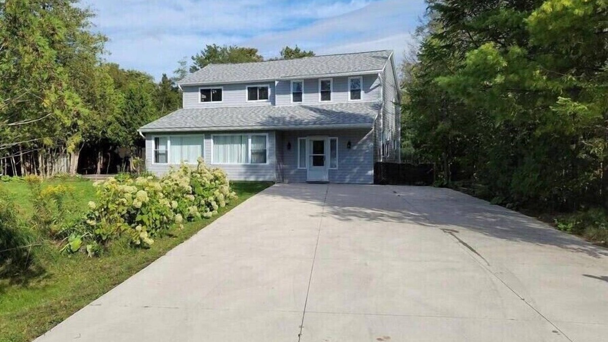 Sauble Beach Cottage | Beach Cottage, walking distance to Sauble. 3 bedroom, 2 bath