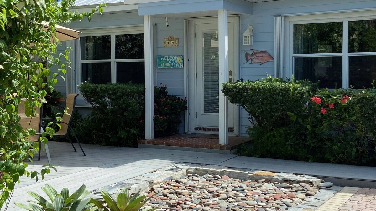 Juno Beach House | Beach Cottage with Private Beach Access