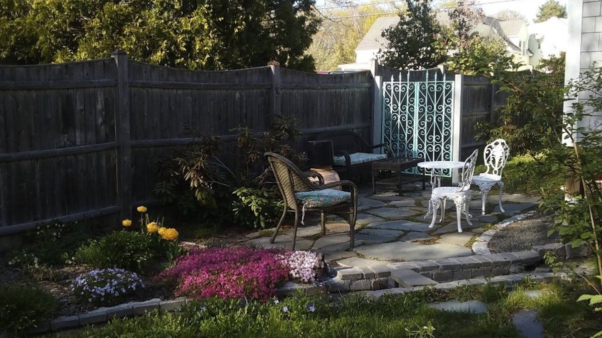 Kennebunk Cottage | Beach Cottage within walking distance to shops and restaurants, 2 miles to beach
