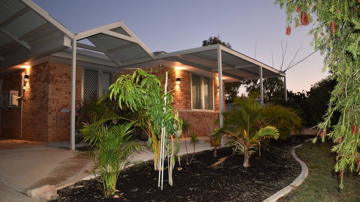 Exmouth House | Beach Daze House walking distance to Town