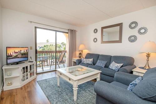 St. Augustine Beach Apartment | Beach Dreaming - FREE Activities Included-Oceanside-Resort Amenities condo