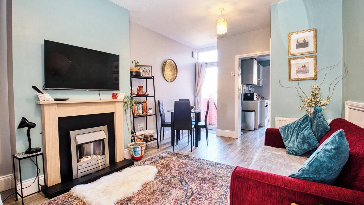 Westbrook Apartment | Beach, Dreamland, Restaurants nearby- sunny garden