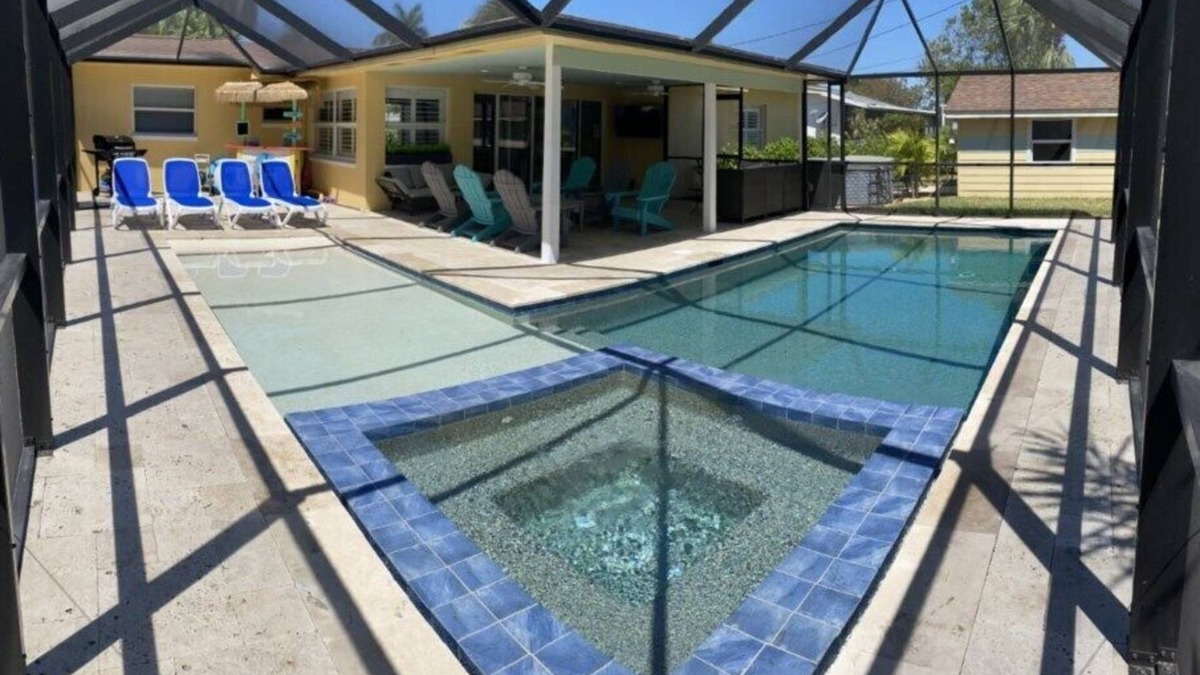 Caloosahatchee House | Beach Entry Heated Pool & Hot Tub, 4BR, Walk to town