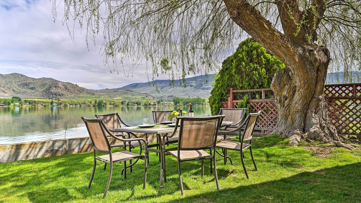 Oroville Apartment | Beach Escape: Scenic Osoyoos Lake Chalet!