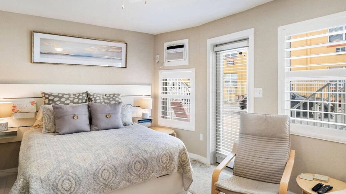 North Redington Beach Condo | Beach Escape: Sea Rocket 5