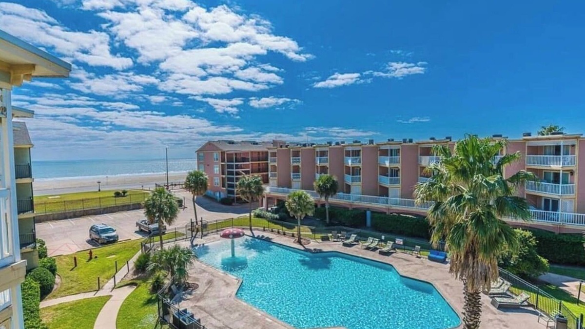 Galveston Apartment | 🏝Beach Escape🏝Top-Floor Ocean views ~ Heated Pool ~