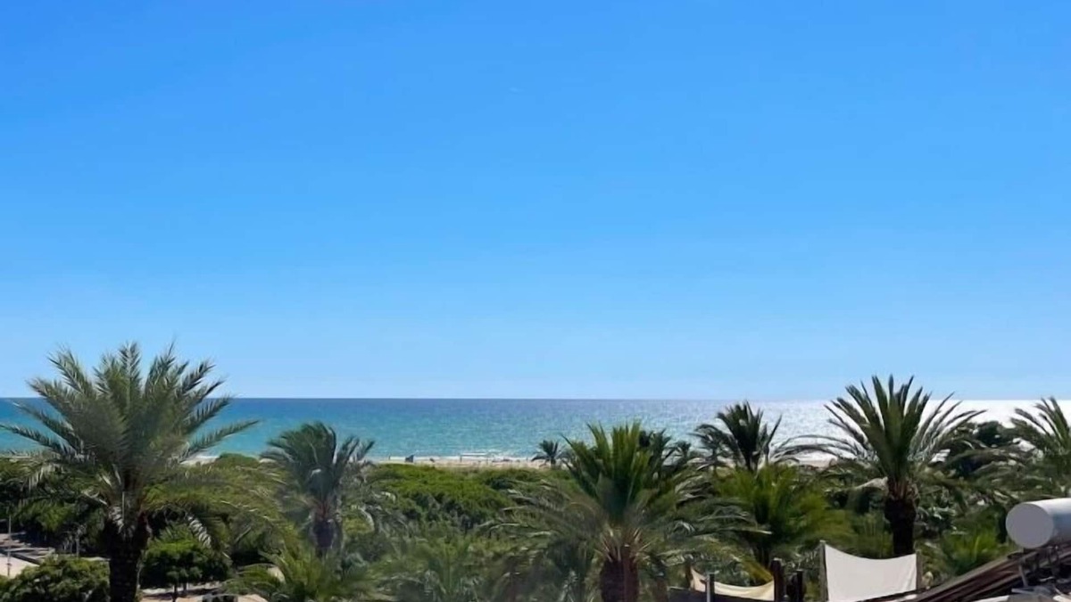 Vilanova I la Geltru Apartment | Beach Front Apartment with Sea Views