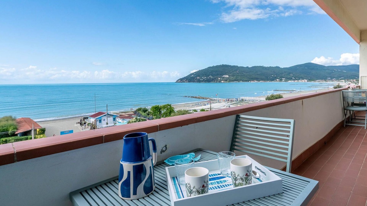 Marinella di Sarzana Apartment | Beach front apartment