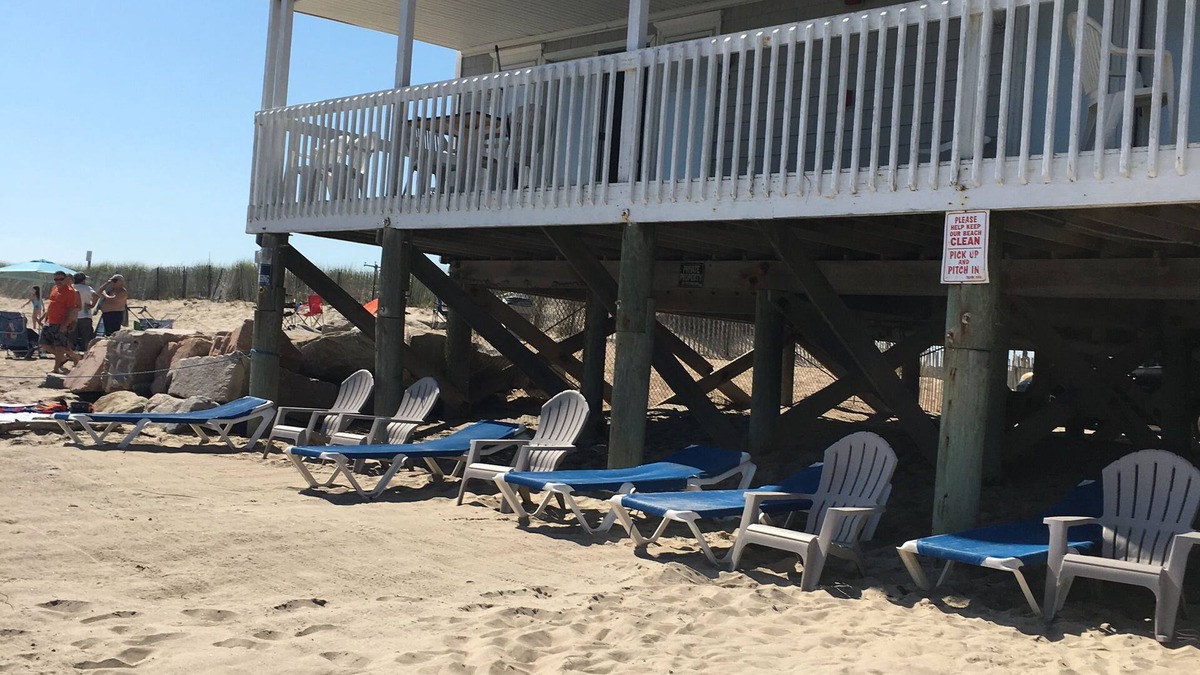 Misquamicut Condo | Beach Front 2 Bedroom 1 Bath Condo with complete kitchen and outdoor barbeque
