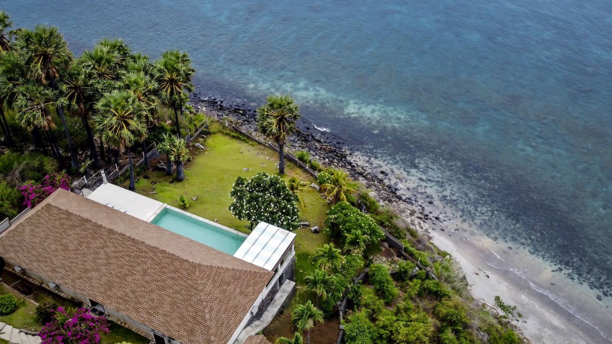 Bunutan Villa | Beach Front 3BR Hideaway Villa w/Infinity Pool