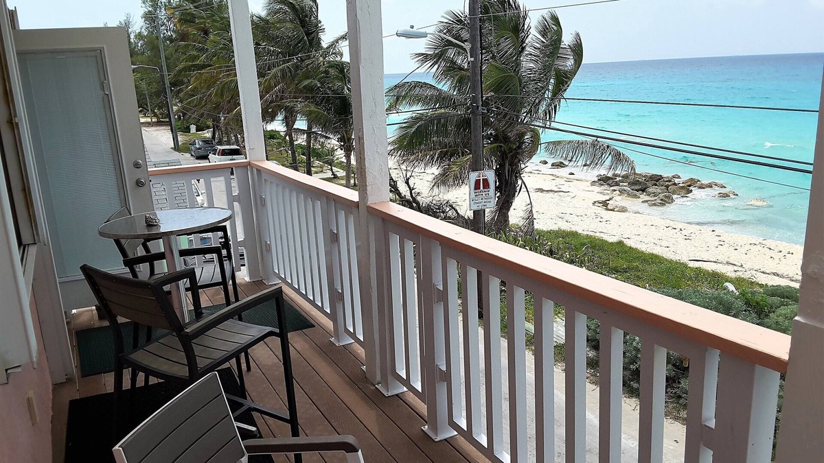 Alice Town Apartment | BEACH FRONT-CENTRAL LOCALE-SUNSET VIEW-FREE WIFI-A/C-FAMILY FRIENDLY-AMENITIES