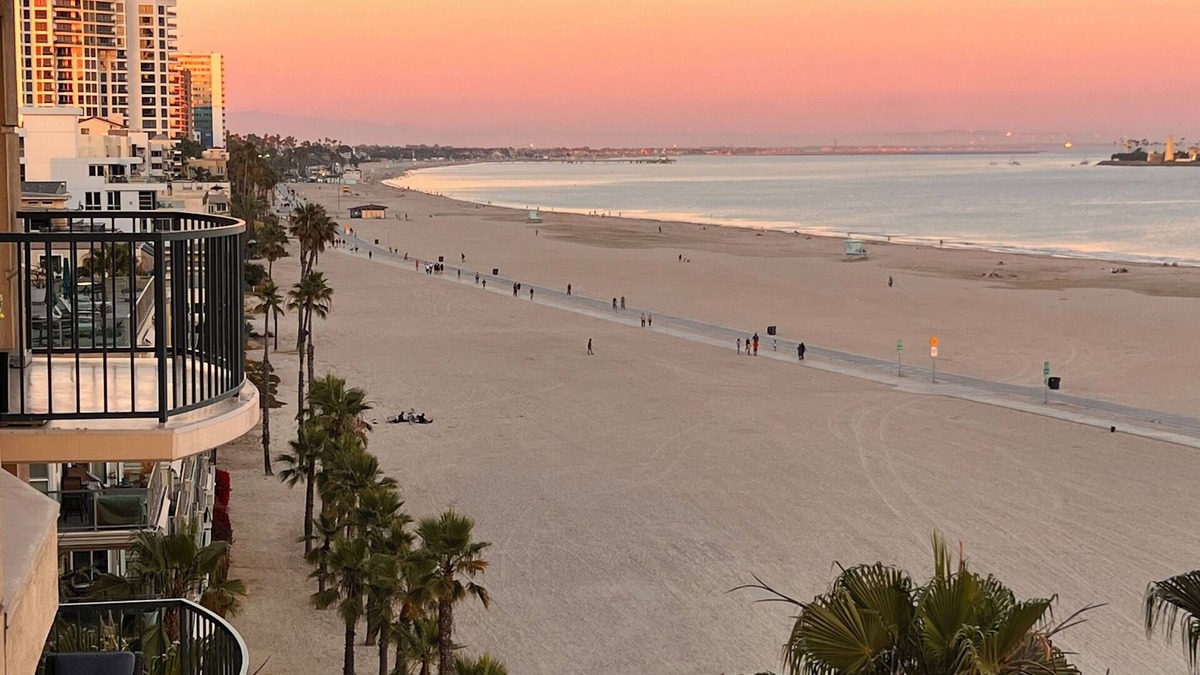 Alamitos Beach Condo | Beach front Condo with Direct access to the beach