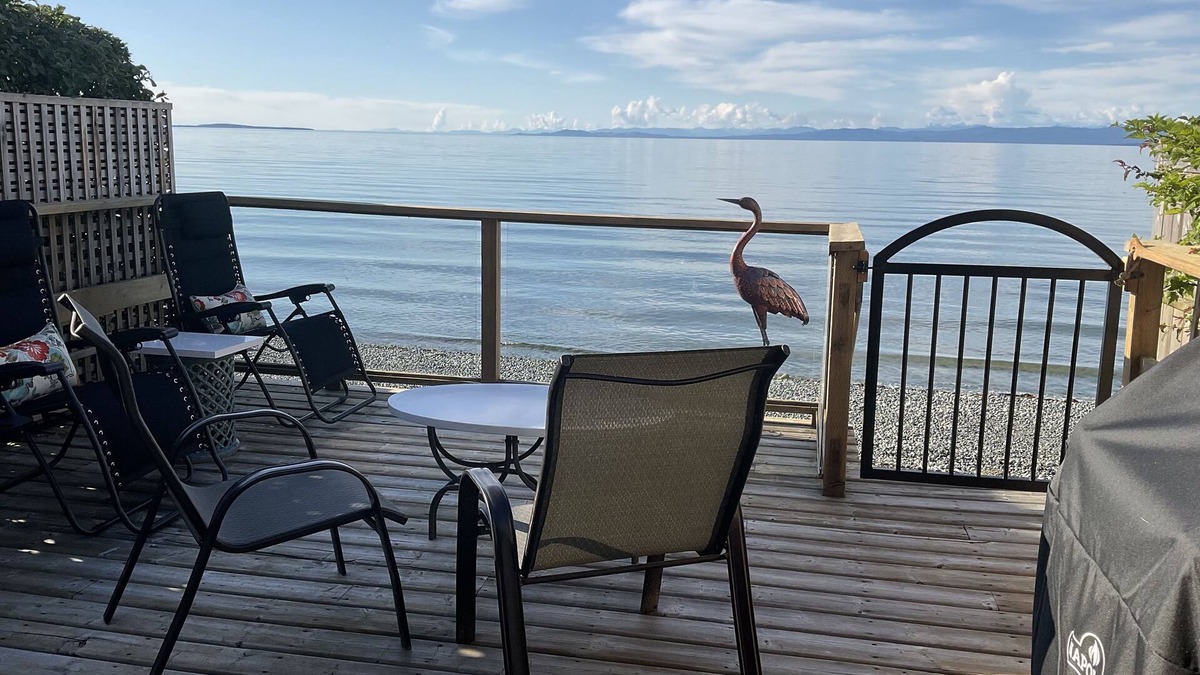 Regional District of Nanaimo Cottage | Beach front cottage.