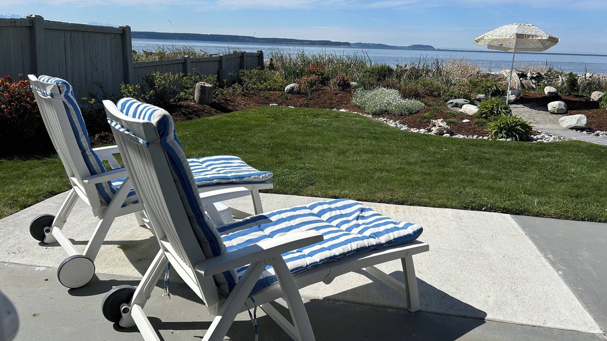 Lagoon Point Cottage | Beach Front Cottage in the Sun on Whidbey.