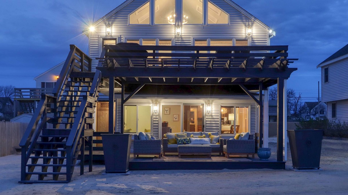 Dennis Cottage | Beach Front Cottage on Mayflower Beach