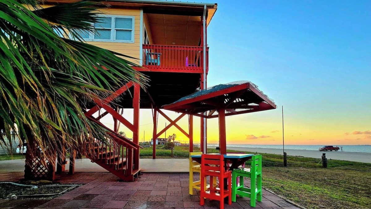 Port Lavaca Cottage | Beach Front Cottage - Head on the cloud, toes on the sand